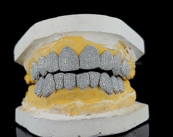 Grillz de moissanita suelto, parrilla de moissanita de 8 superiores y 8 inferiores, juego completo hecho a medida Grillz completamente helado, chapado en oro blanco de plata de ley 925