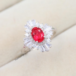 Art Deco Simulierter Rubin Ring, 14K Weißgold Moissanit Gruppe