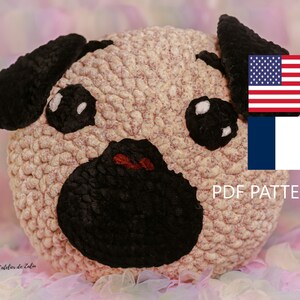 Peut inclure: Patron de crochet pour un jouet en peluche en forme de carlin. Le patron comprend des instructions pour réaliser le jouet en beige, noir et rouge. Le patron est disponible en anglais et en français. PDF PATTERN.