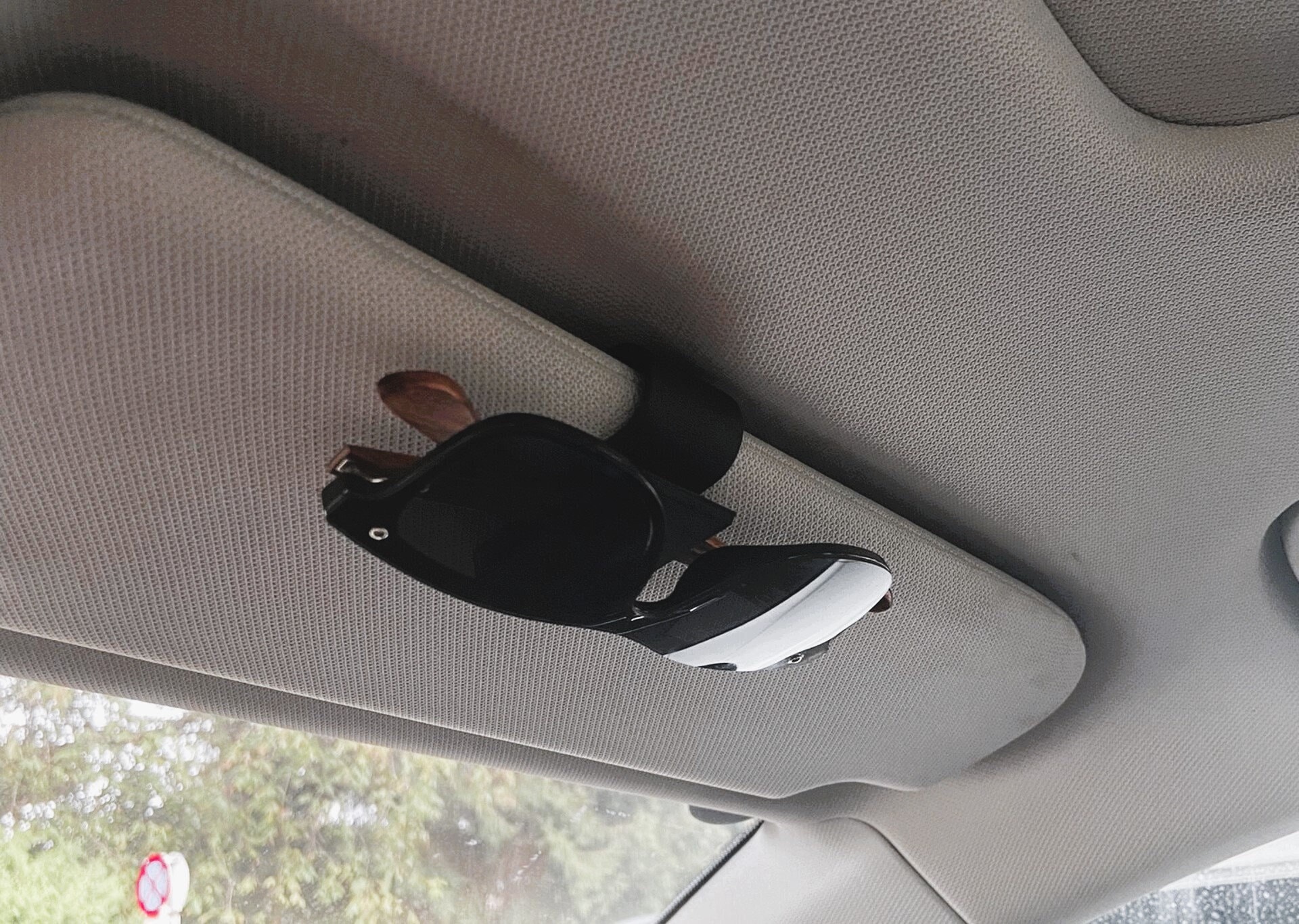 Car sunglass holder - .de