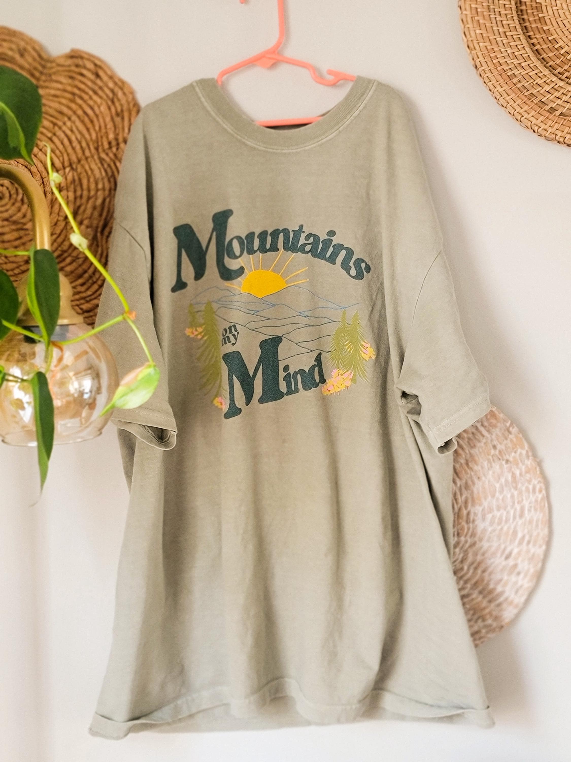Berge im Kopf WNC Comfort Colors Graphic Tee | Blue Ridge Mountains-T-Shirts für gut