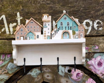 Hand-Painted Wooden House Key Holder – Decorative Wall Hook with Miniature Houses – Scandinavian & Cottage Style Home Decor