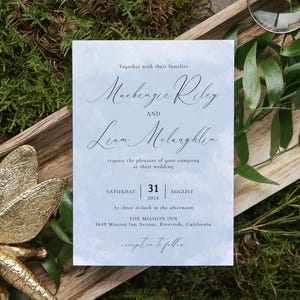 Modelo de convite de casamento azul empoeirado, convite de casamento azul claro para impressão, cartão de convite em aquarela azul, papelaria de casamento DIY, #SKC