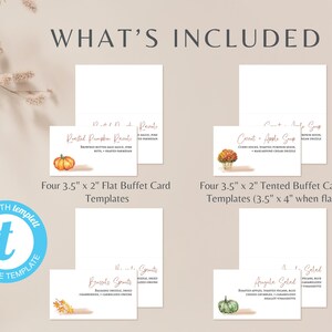 K&ouml;nnte beinhalten: Vier druckbare Buffetkartenvorlagen im Format 3,5 x 2 Zoll mit Herbst-Motiven und Text. Die Karten beinhalten "Ger&ouml;stete K&uuml;rbisravioli", "Karotten-Apfelsuppe", "Rosenkohl" und "Herbstsalat".