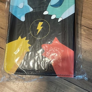 Pasta Pokémon de 4 argolas com 50 folhas – perfeita para colecionadores e fãs!