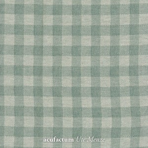 Könnte beinhalten: Ein grüner und weißer Gingham-Stoff mit einer subtilen Textur. Der Stoff hat ein gewebtes Muster und ist perfekt für Bastelprojekte.