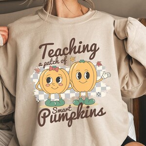 Lehre einen Patch von Smart Pumpkin Lehrer Sweatshirt, Halloween Shirt, niedlichen Lehrer Herbst Pullover, Halloween Kürbis Patch Sweatshirt,