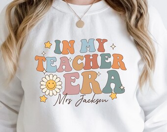 Sudadera personalizada de la era de In My Teacher, camiseta con nombre de maestro personalizado, camiseta de la era de Teacher, sudadera con nombre personalizado de Teacher, camiseta de maestro boho