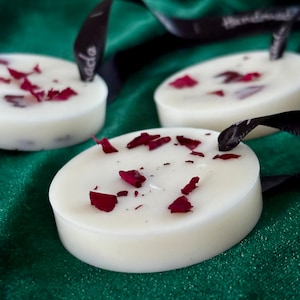 Luxury Set of 3 Scented Wardrobe Fresheners, Round drawer fresheners, Handmade from Natural Soy Wax, Rose Petal Decorated with Fragrance