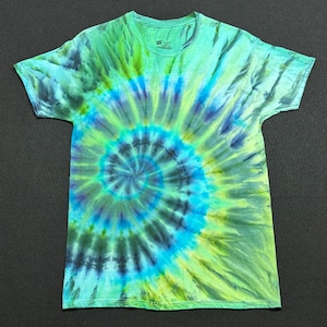Spiral dyed M shirt