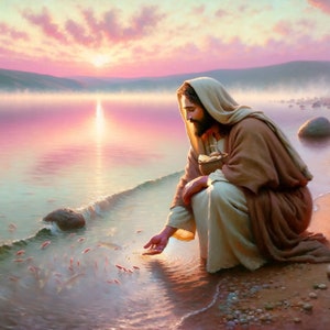 Puede incluir: Una pintura de un hombre con una túnica larga, arrodillado en una playa de arena con la mano en el agua. El agua es de color azul claro y hay pequeños peces nadando en ella. El fondo es una puesta de sol brumosa sobre un lago.