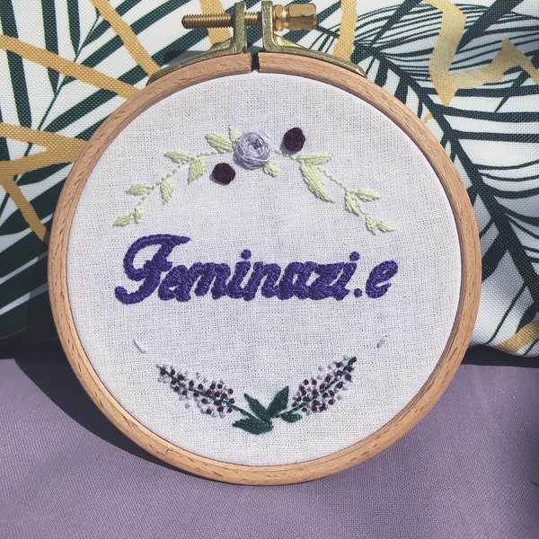 Broderie décorative fait main "Fémin*azi.e."