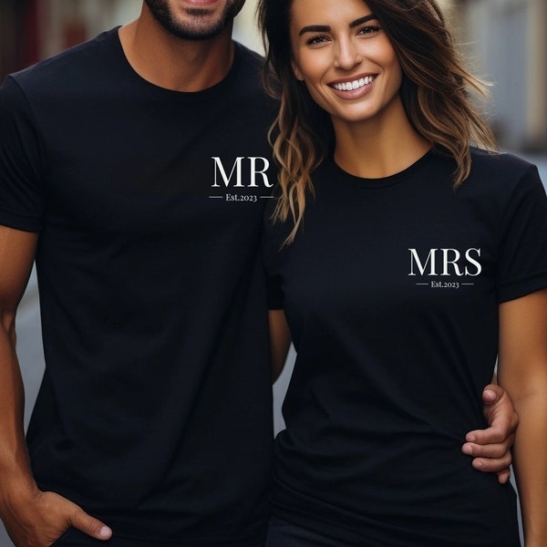 Signor Signora Est. T-shirt con data personalizzata con stampa sul petto / T-shirt per la luna di miele di coppie di marito e moglie / T-shirt per matrimonio finalmente abbinata
