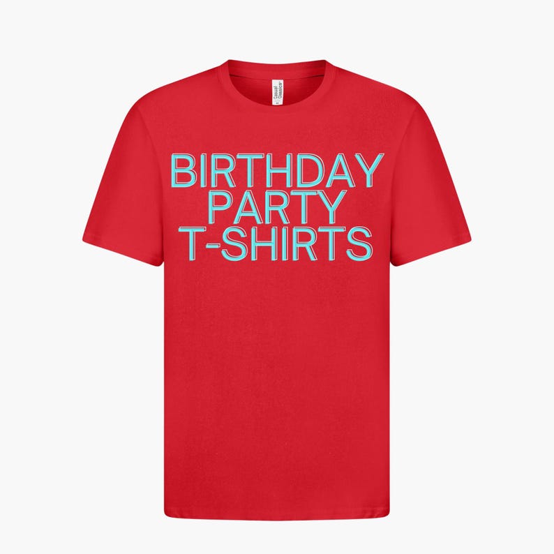 Pu&ograve; includere: Maglietta rossa con il testo "BIRTHDAY PARTY T-SHIRTS" in azzurro.