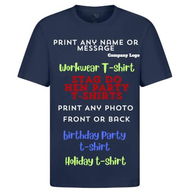 Pu&ograve; includere: Una maglietta blu navy con testo bianco che dice "PRINT ANY NAME OR MESSAGE Company Logo Workwear T-shirt STAG DO HEN PARTY T-SHIRTS PRINT ANY PHOTO FRONT OR BACK birthday Party t-shirt Holiday t-shirt"