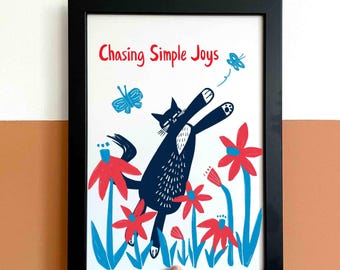 Lámina decorativa de gato «Persiguiendo las pequeñas alegrías» / Gato esmoquin dibujado a mano / Regalo navideño para amantes de los gatos / Ilustración de gato juguetón / Flores y mariposas