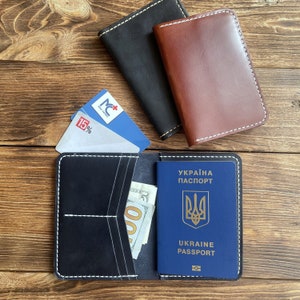 Titular de pasaporte de cuero clásico - Cartera de pasaporte de cuero personalizada, regalo de viaje hecho a mano, cubierta de pasaporte, cubierta cosida a mano