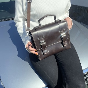 Maletín de cuero personalizado para mujer Mini bolso cruzado Bolso de cuero personalizado Bolso de hombro elegante Bolso clásico cosido a mano