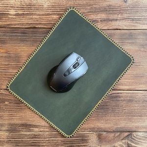 Handsydd lädermusmatta: Personlig skrivbordsmatta, elegant design, företagspresenter