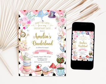 Pode incluir: Um convite para a festa de 1º aniversário de Amelia, com o tema do País das Maravilhas. O design apresenta ilustrações de Alice no País das Maravilhas, incluindo um coelho branco, xícaras de chá e detalhes florais. O convite é exibido ao lado de um smartphone.