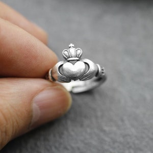 İrischer Claddagh Ring, Heart and Hands Ring, Love Ring, Heart Jewelry, Silver Ring, King Tiara Ring, Ireland Gift, Christmas Gift, R371