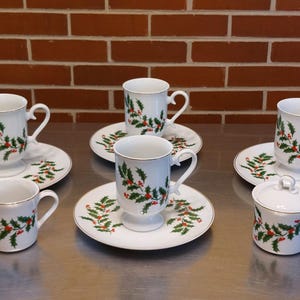 Vintage 10 piece Christmas Holly Leaf Dessert Set Made in Japan