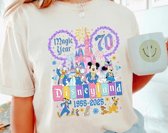 Camiseta Comfort Colors Disney Magic 70th Anniversary, Camiseta Disney Family Vacation, Camiseta Disneyland Anniversary, Camiseta 70 Years of Magic 153345