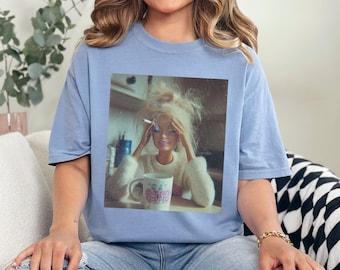 Camiseta con meme de cara de muñeca desaliñada, Comfort Colors, Camiseta con cara de muñeca cansada y desordenada, Camiseta viral de internet, Camiseta con cara de muñeca sarcástica 156072