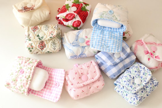 Quilted Floral Handmade AirPods Pro Case Pouch, AirPod Holder, Travel Case, Cute Gift, Headphones Case, AirPods 123, Christmas gift for her