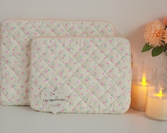 Cream Floral iPad bag, Quilted laptop sleeve, MacBook pro cover, Organizer Bag, iPad  case, Christmas gift, MacBook pro case, padded sleeve