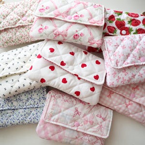 Mini billetera con lazo rosa, bolsa acolchada con cremallera, tarjetero floral, monedero, neceser, funda para teléfono, regalo para ella, regalo para mamá.