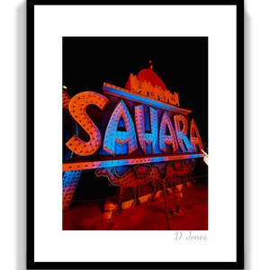 Las Vegas, Nevada 'Sahara' Neon Sign lampadina Mid-Century Art Deco cammelli Egitto Hotel Casino pensionato all'aperto fotografia Download digitale