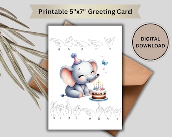Peut inclure: Carte de vœux imprimable de 12,7 cm x 17,8 cm avec une illustration à l'aquarelle d'un éléphant bébé portant un chapeau de fête et assis à côté d'un gâteau d'anniversaire avec des bougies allumées. Les mots "HAPPY BIRTHDAY" sont en langue des signes.