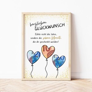 K&ouml;nnte beinhalten: Eine wei&szlig;e Karte mit goldenem Glitzer und schwarzem Text, der "herzlichen GLUCKWUNSCH Z&auml;hle nicht die Jahre, sondern die sch&ouml;nen Momente, die dir geschenkt werden!" lautet. Drei herzf&ouml;rmige Ballons sind mit Euro-Scheinen darin abgebildet.