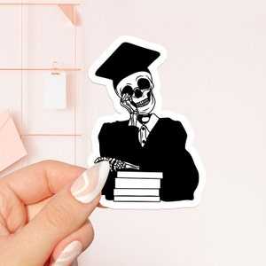 Adesivo per laurea scheletro, adesivo libresco, regalo per gli amanti dei libri, Merch libresco, adesivo Kindle, Smut Reader, amante della lettura, e-reader