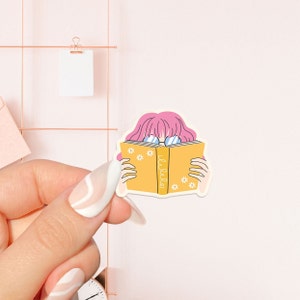 Un adesivo per la lettura di una ragazza, adesivo libresco, regalo per gli amanti dei libri, Merch libresco, adesivo Kindle, lettore Smut, amante della lettura, e-reader