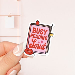 Occupato a leggere adesivo Smut, adesivo libresco, regalo per gli amanti dei libri, Merch libresco, adesivo Kindle, lettore Smut, amante della lettura, e-reader