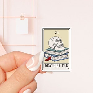 Adesivo Death by TBR, adesivo per amanti dei libri, regalo per amanti dei libri, merchandising per amanti dei libri, adesivo Kindle, lettore di Smut, amante della lettura, e-reader