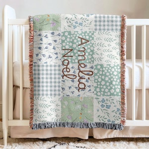 パーソナライズされたベビーブランケット 女の子用 コットン織り 花柄パッチワークブランケット 名前入り 新生児 記念品 ベビーシャワーギフト グリーン 保育園装飾