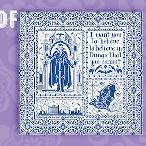 Puede incluir: Un patrón de punto de cruz azul y blanco con un vampir en un castillo, murciélagos y el texto "Quiero que creas... que creas en cosas que no puedes."