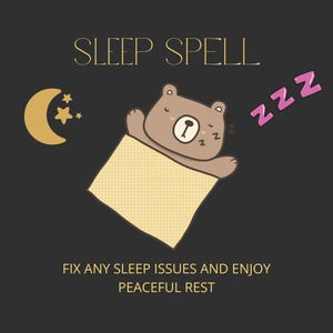 Op de afbeelding: Een bruine beer die een gele deken met een rasterpatroon draagt, slaapt met zijn ogen dicht. De beer is omringd door sterren en een halve maan. De tekst "SLEEP SPELL" staat bovenaan de afbeelding. De tekst "ZZZ" is roze en staat boven de beer. De tekst "FIX ANY SLEEP ISSUES AND ENJOY PEACEFUL REST" staat onderaan de afbeelding.