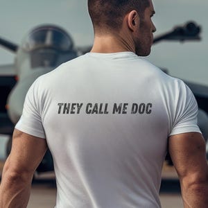 Militair corpsman They Call Me Doc Unisex T-shirt veteraan medic T-shirt militair cadeau shirt arts top strijdkrachten