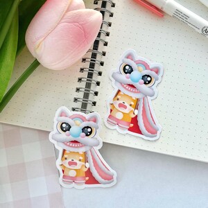 autocollant de danse du lion du nouvel an lunaire de Zazzle.be Liste d'envies Vous avez des idées ? Fait main | Découpe | Brillant | Vinyle | Laminé | Imperméable | Résistant aux rayures | Kawaii | Papeterie