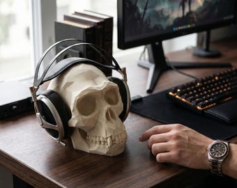Low Poly Monkey Skull Design  Headphone Stand were created by Deltaprints