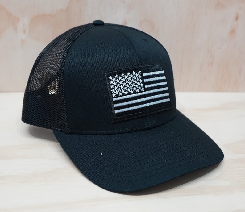 F.B.I. MADRID «NO SLEEP AT ALL» TRUCKER HAT WHITE & BLACK