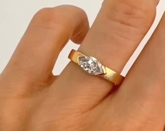 1 Karat Moissanit Marquise Ring mit Messerkantenband, Gelbgold, 10K/14K/18K Gold Klassischer Ost-West Moissanit Ehering für Sie