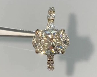 Anello di fidanzamento con diamante Moissanite taglio ovale Pietra laterale Marquise Anello in oro 14 carati Halo nascosto Regalo per il suo regalo di nozze Anello anniversario