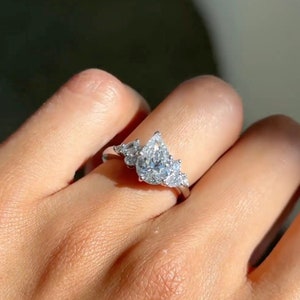 Diamond Ring, 14K Gold Moissanite Diamond Ring, Teardrop Pear Diamond Engagement Ring, Moissanite Cluster Set Bruidsring afbeelding 1