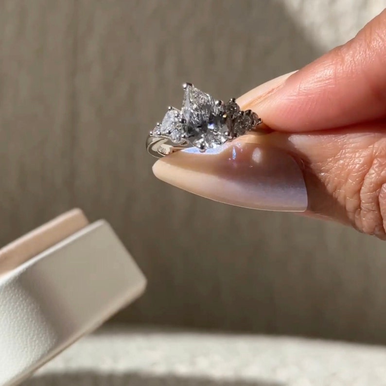 Diamond Ring, 14K Gold Moissanite Diamond Ring, Teardrop Pear Diamond Engagement Ring, Moissanite Cluster Set Bruidsring afbeelding 3