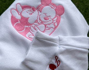 スウィートハーツナイト、ディズニーバレンタインスウェットシャツ、ディズニー刺繍スウェットシャツ、ミッキーとミニーのハートスウェットシャツ